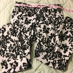 Ann Taylor Modern Fit 6 black&white pants